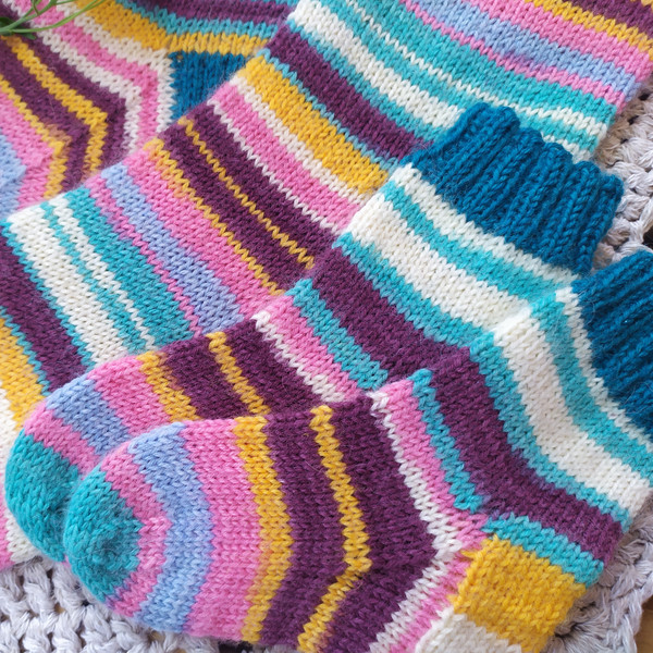 Set-of-handmade-knitted-socks-6