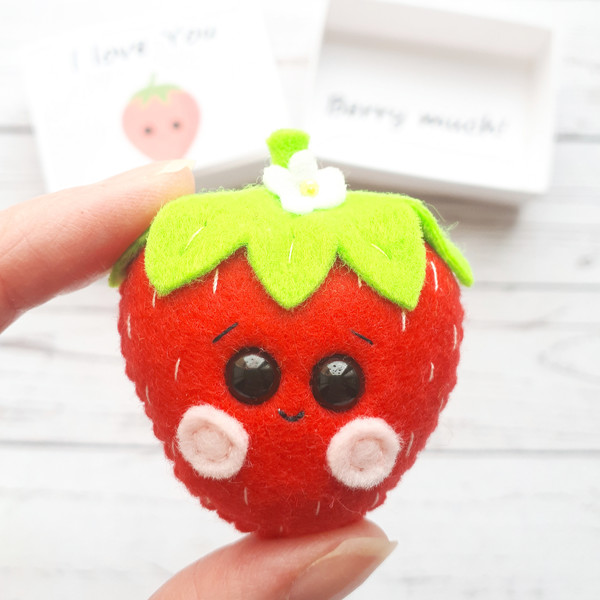 Kawaii-strawberry-pocket-hug