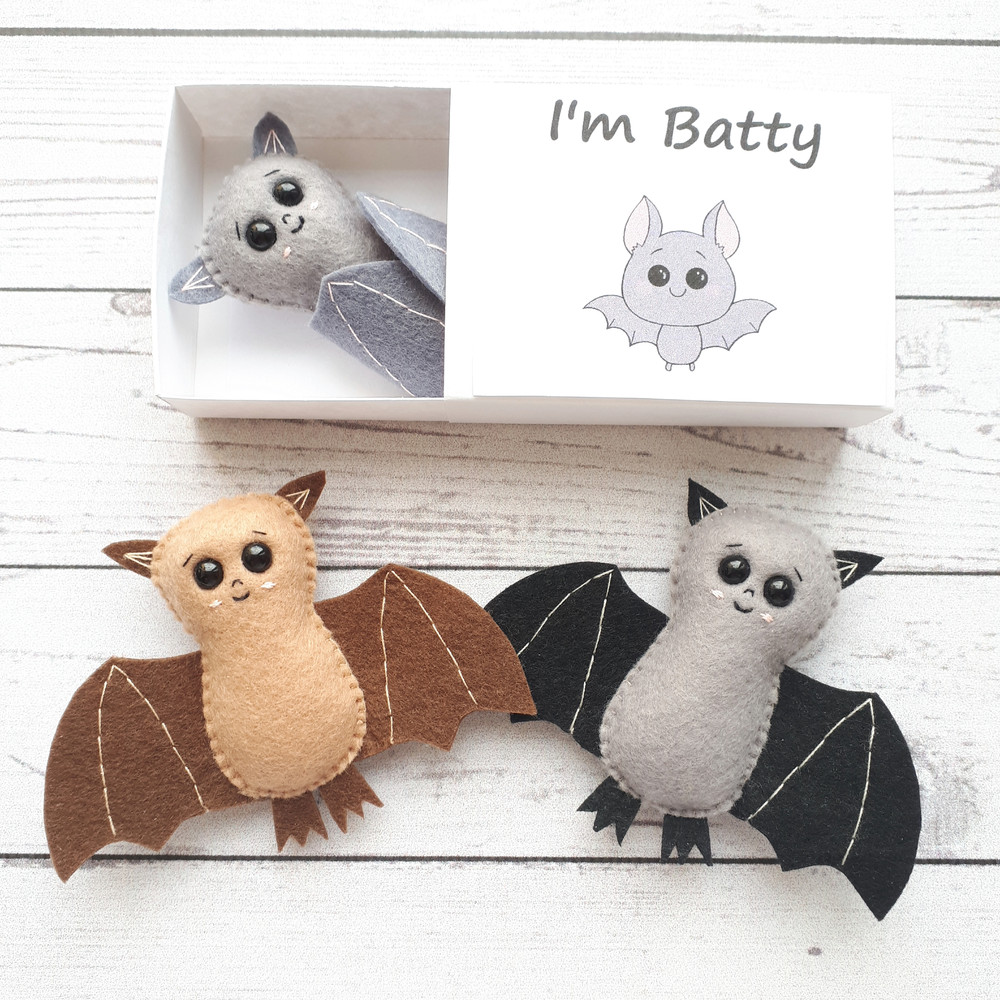 Bat-plush-pocket-hug-1