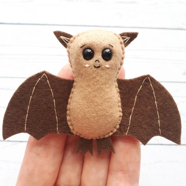 Bat-plush-pocket-hug-5