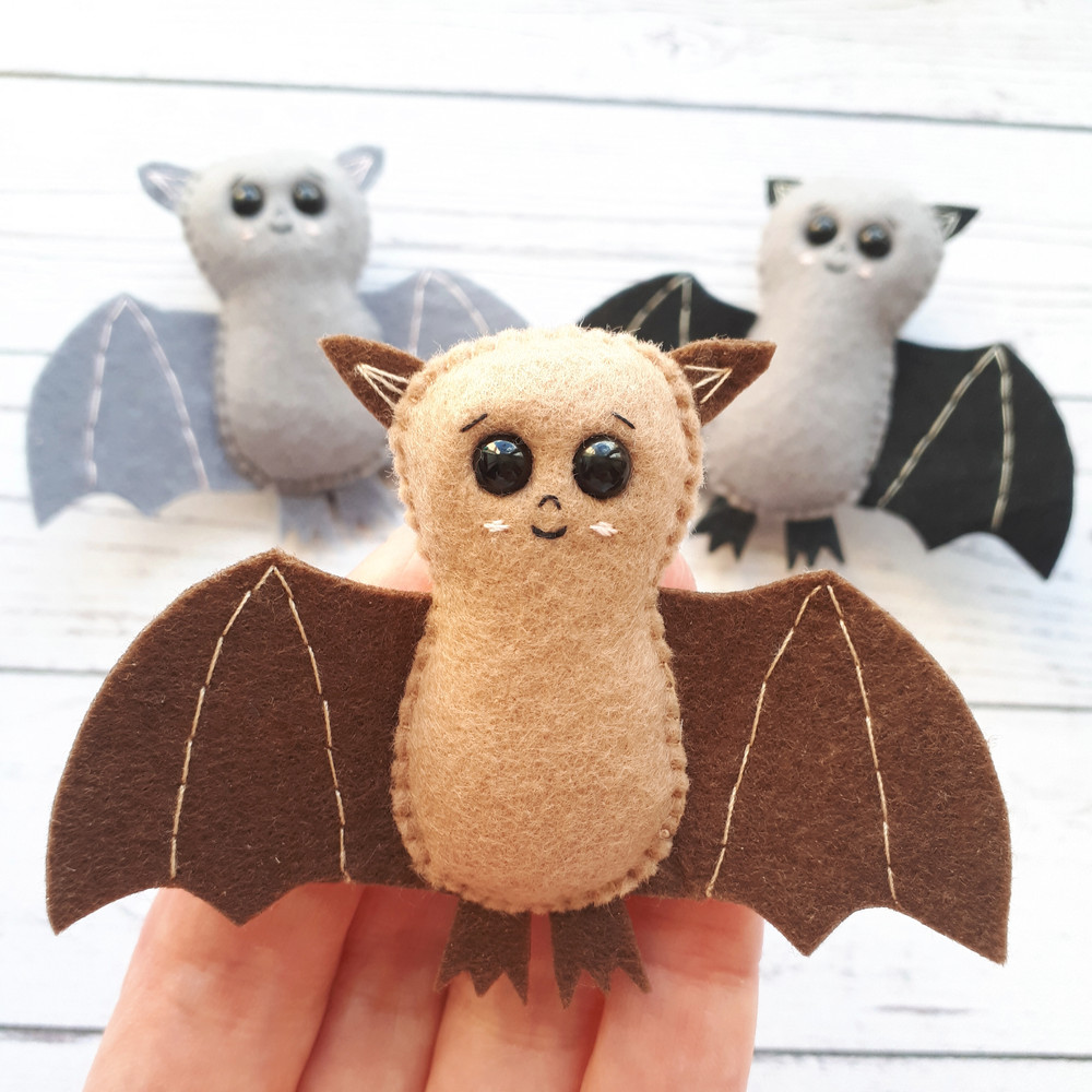 Bat-plush-pocket-hug-10