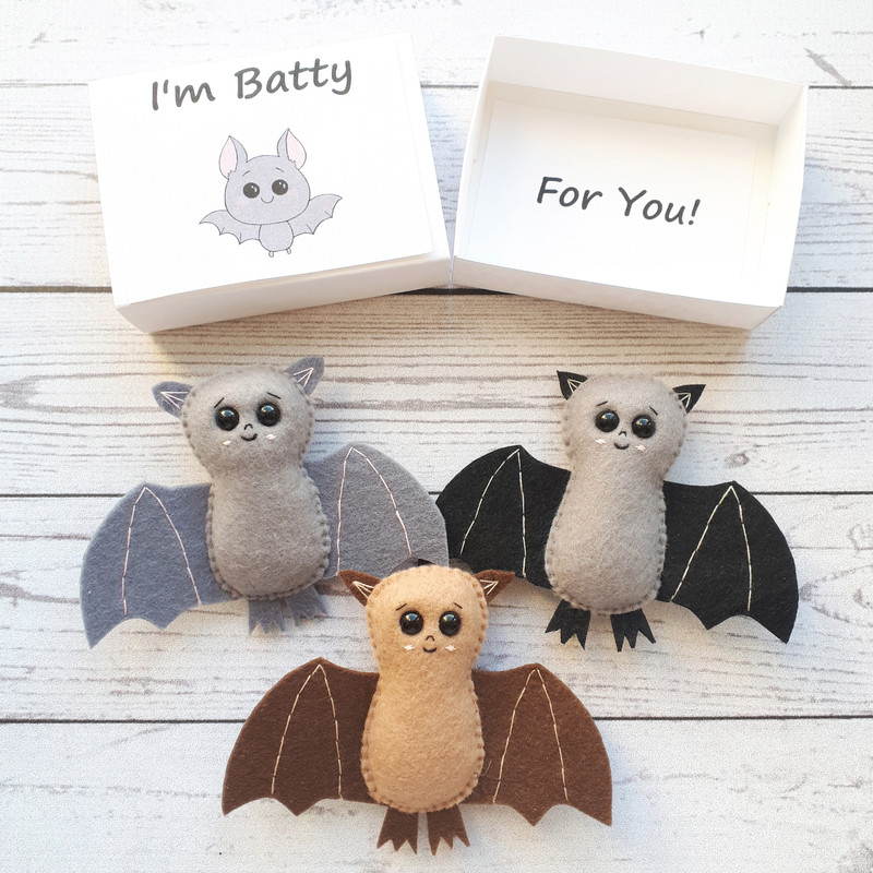 Bat-plush-pocket-hug-2