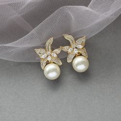 pearl earrings wedding / bridal earrings / floral bridal earrings / silver or gold cz earrings / gift for mom e74