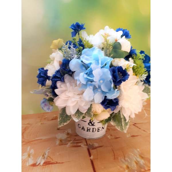 blue-white-farmhouse-floral-arrangement-5.jpg