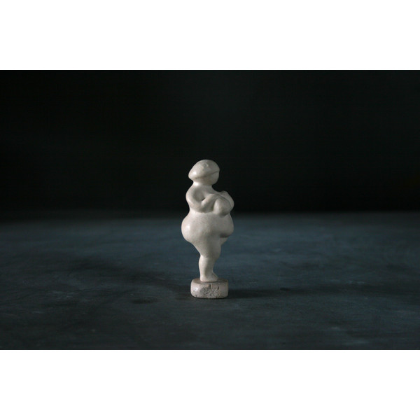 ceramic woman statuette "Venera"