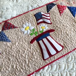 Independence Day quilted table runner, 4th of July table topper, Quilted American flag and flowers, Quilted Veteran Day
