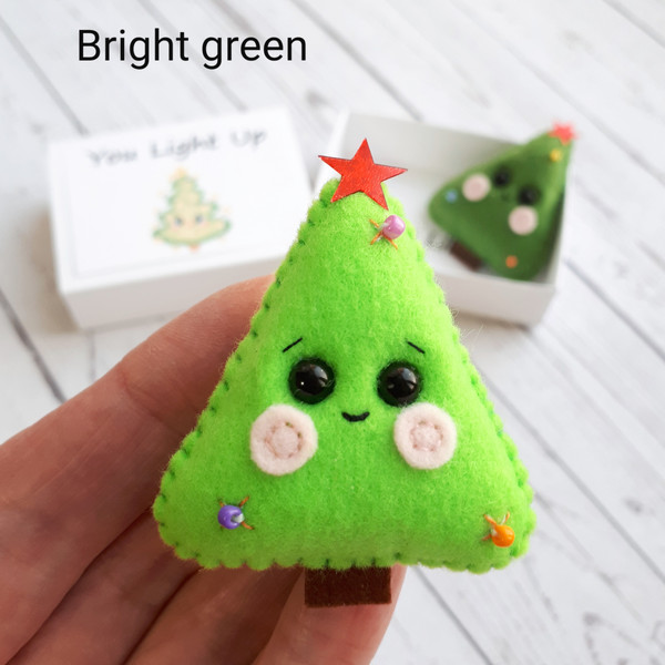 Mini-Christmas-tree-pocket-hug