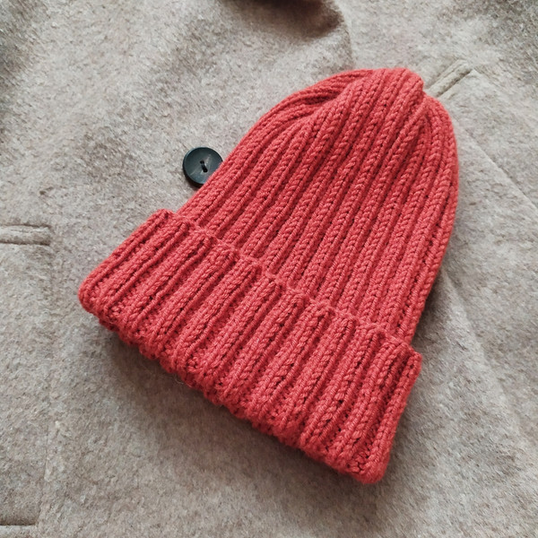 Ribbed Knit Hat knitting pattern pdf digital file