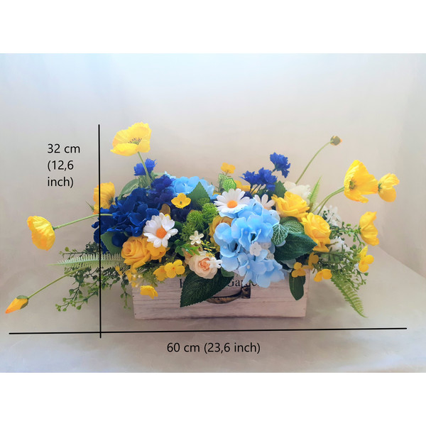 Roses-daisies-hydrangea-arrangement-size.jpg