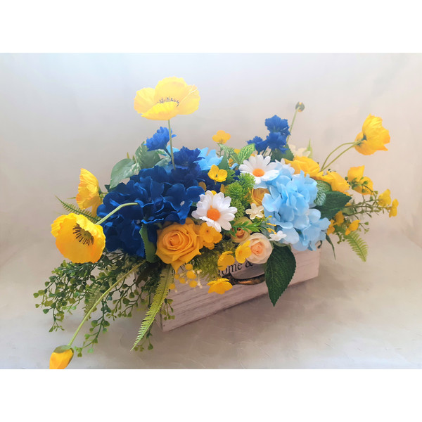 Roses-daisies-hydrangea-arrangement-3.jpg