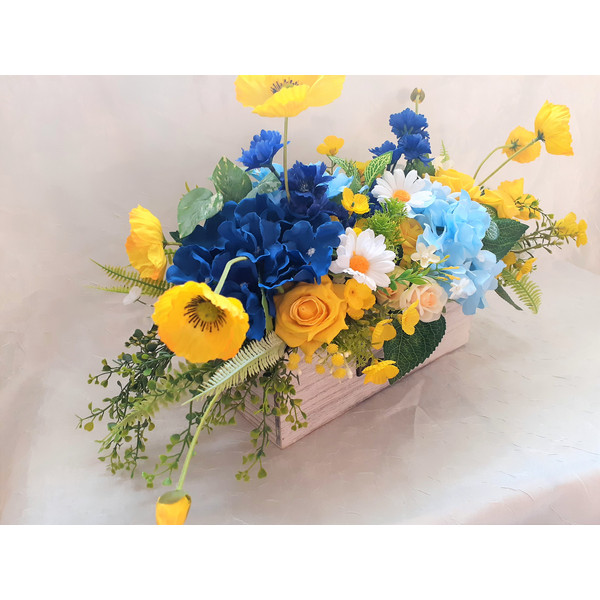 Roses-daisies-hydrangea-arrangement-8.jpg