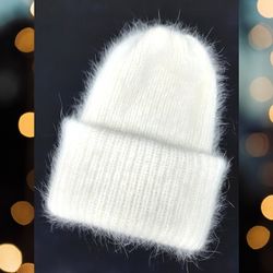 angora hat with a double cuff, white color.