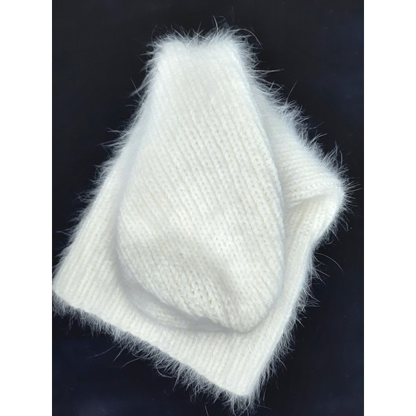Angora hat, white color 3.jpg