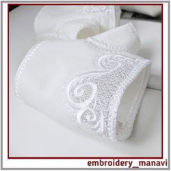 In the hoop embroidery design Short Fingerless mitts with lace.