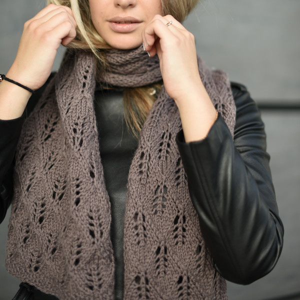 Beige-warm-openwork-knitted-scarf-5