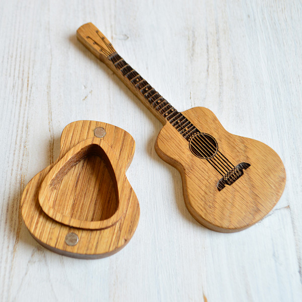 guitar-pick-holder-for-personalized-gift-for-musician