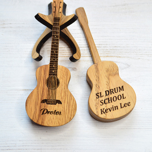 box-for-guitar-pick-for-personalized-gift-for-musician
