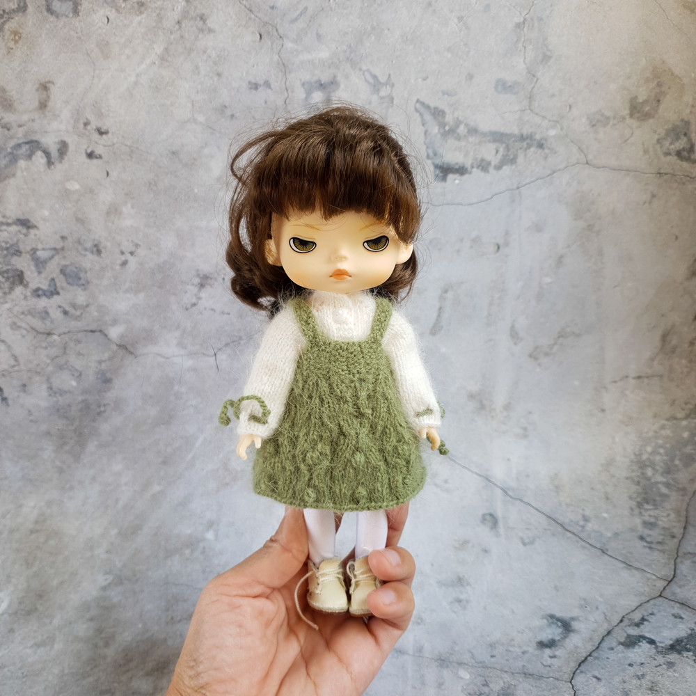 Holala set knitting patterns for two beautiful outfits. Holala clothes