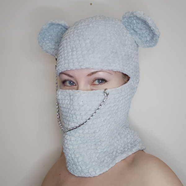Gray-balaclava-with bear-ears-crochet