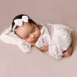Newborn Girl Polka Dot Photography Prop V Neck Short Sleeve Ruffle Hem Flared Dress Headband Pillow Photography Set 3Pcs