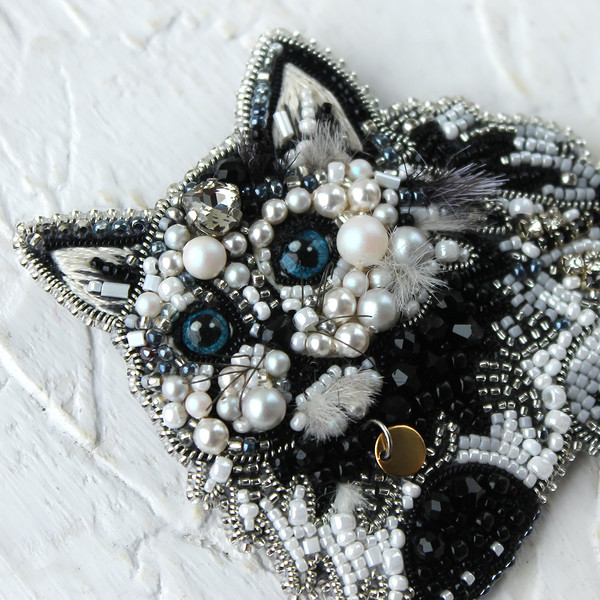 Cat-brooch-handmade
