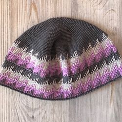 Short crocheted kufi gray hat