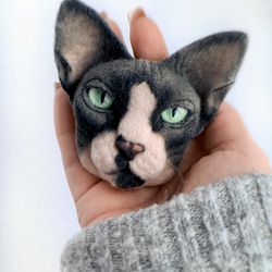 Sphynx cat felted brooch. Custom pet portrait from photo.