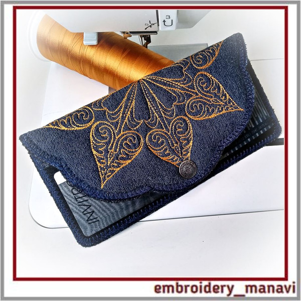 In-the-hoop-Embroidery-design-quilt-purse-with-card-pockets