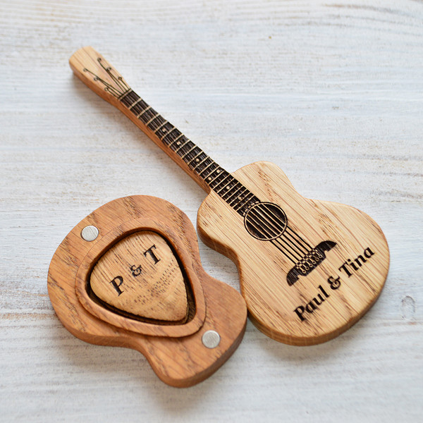 Wooden-guitar-pick-holder-for-personalized-gift