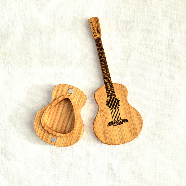 Guitar-pick-holder-wooden-personalized