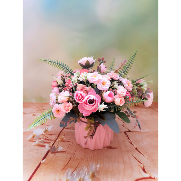 Pink-flowers-table-arrangement-2.jpg