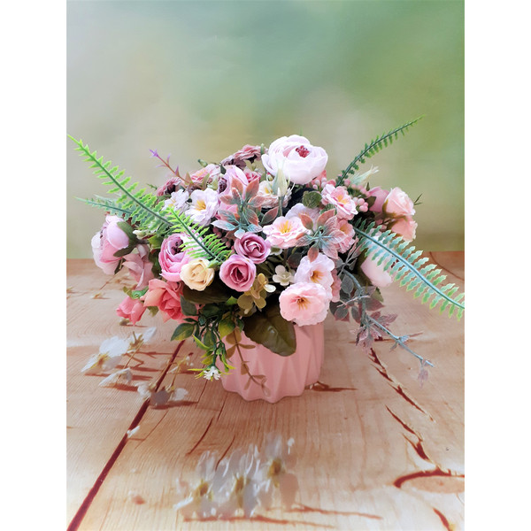 Pink-flowers-table-arrangement-4.jpg