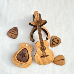Guitar box for picks, personalized guitar pick holder, guitar gift for Birthday, Fathers day guitar player gift