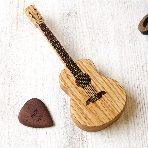 personalized-guitar-pick-holder-with-wooden-pick