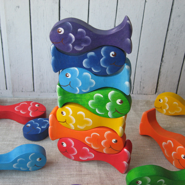 color-wooden-fish-toy.jpg