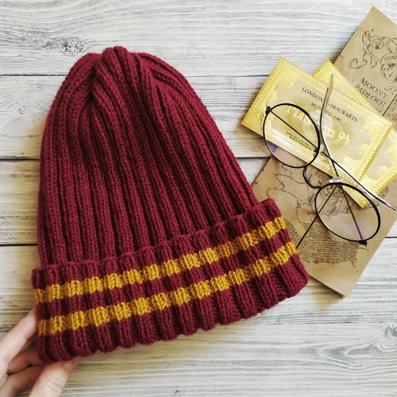 Griffindor hand knit women hat