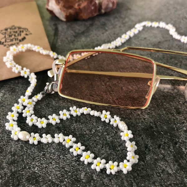 daisy-glasses-chain-bead