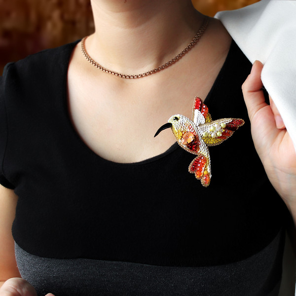 Embroidered-Hummingbird-Brooch
