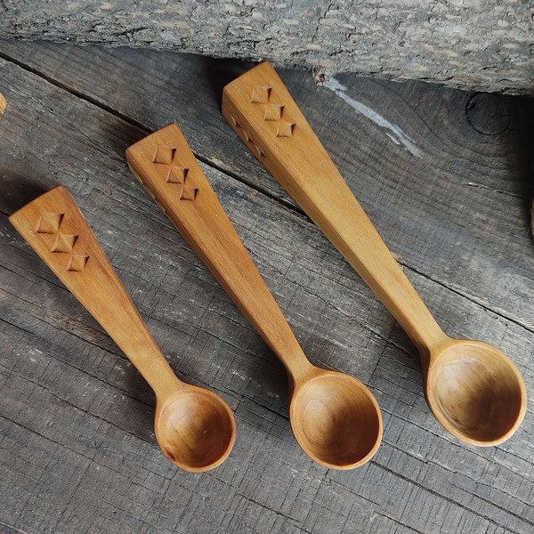 Handmade set of wooden measuring spoons from natural birch wood - 02