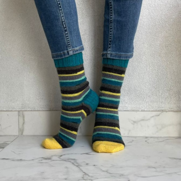 Bright-striped-handmade-knitted-socks-5