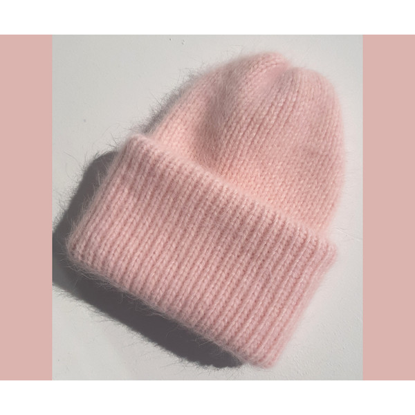 Pale pink angora hat.png