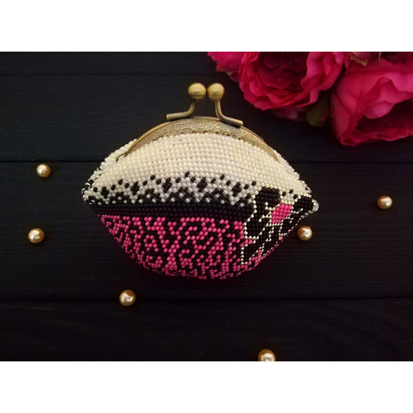 Beaded Wallet- Cute Purse with a bow for coins