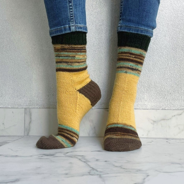 Womens-yellow-hand-knitted-socks-5