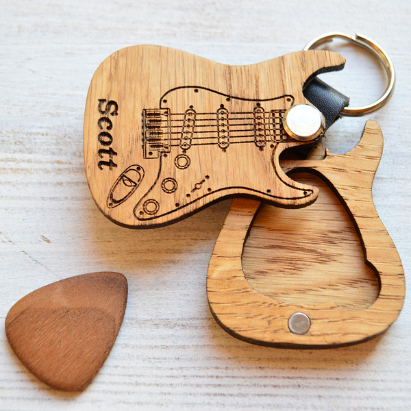 keychain with pick