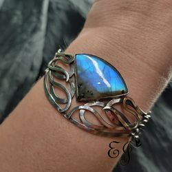 Handmade bracelet with labradorite, wire wrapped, fantasy, art nouveau