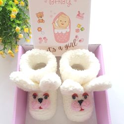 Congrats pregnancy gift ideas, friend pregnant, Crocheted baby bunny booties, newborn baby, bunny booties photo prop,