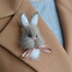 Felted rabbit brooch / Easter rabbit brooch / Bunny pin