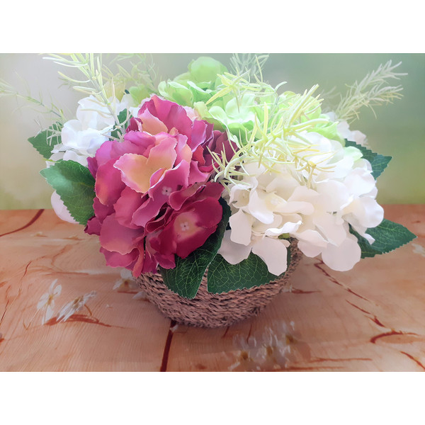 Hydrangea-floral-arrangement-in-basket-2.jpg