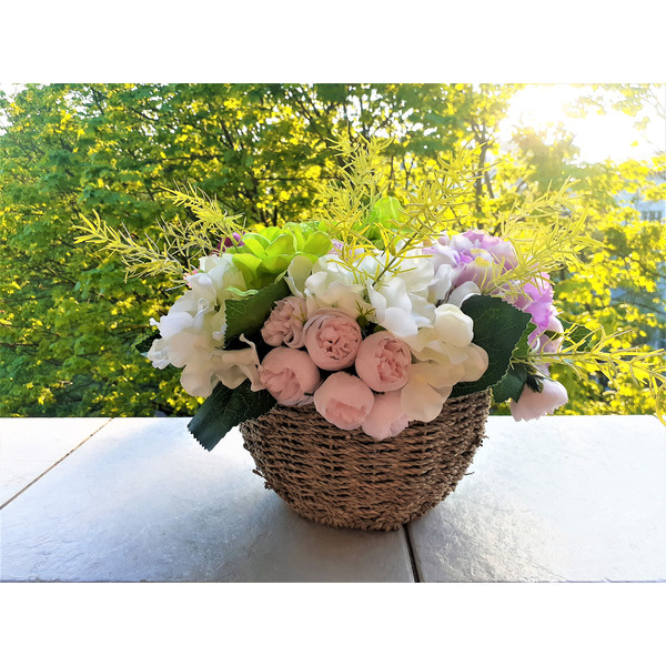 Hydrangea-floral-arrangement-in-basket-5.jpg