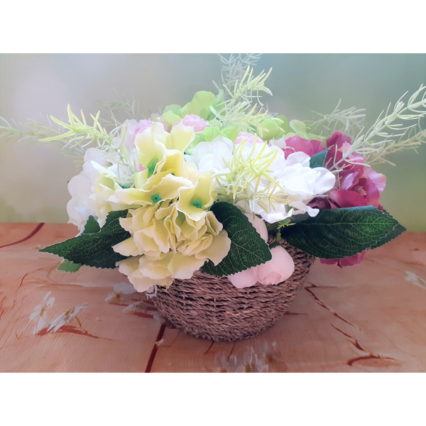 Hydrangea-floral-arrangement-in-basket-6.jpg